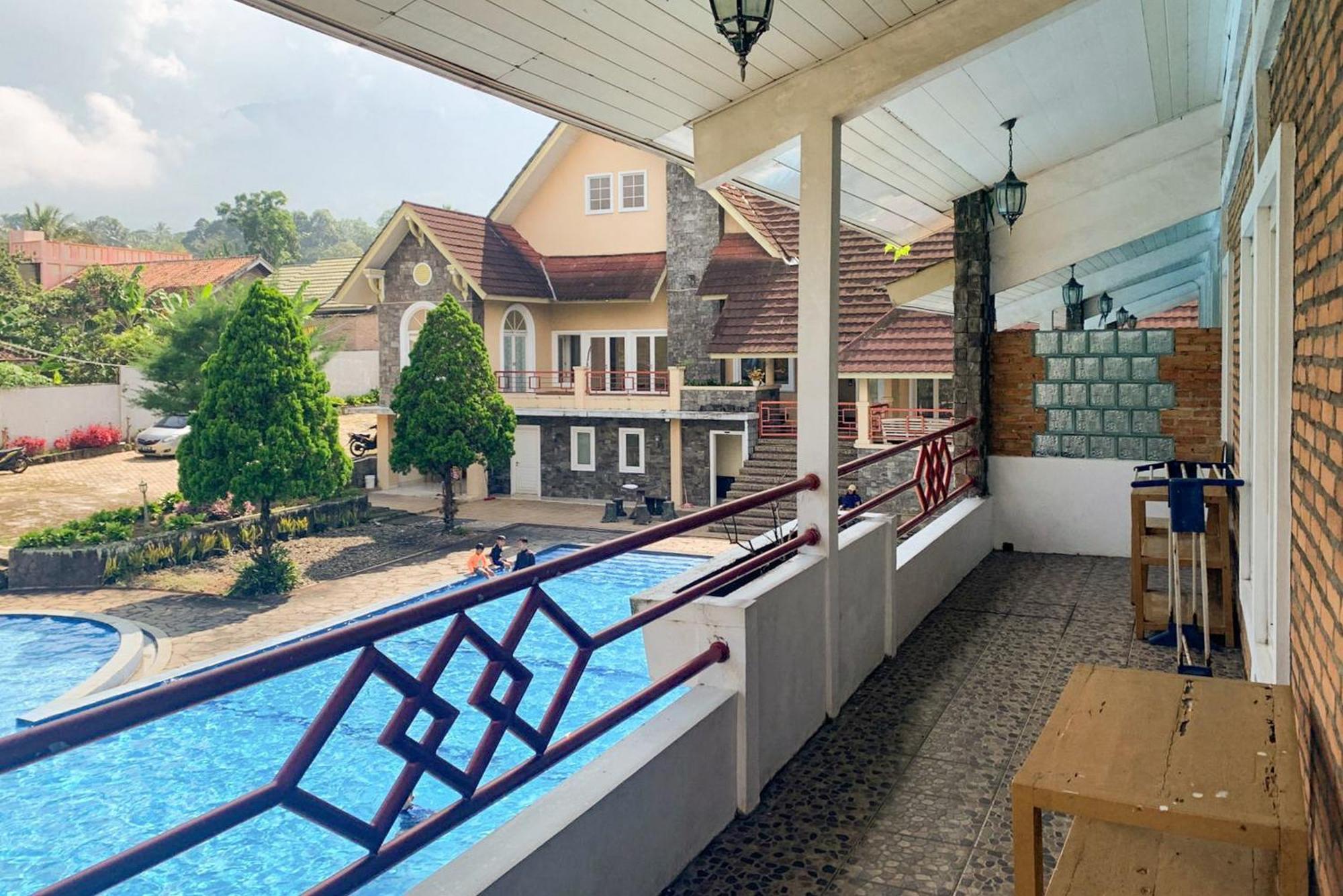 Urbanview Hotel Villa Q Gisting Bandjarnegeri Exterior foto