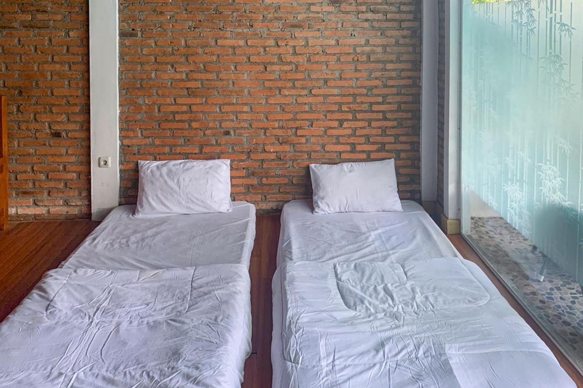 Urbanview Hotel Villa Q Gisting Bandjarnegeri Exterior foto