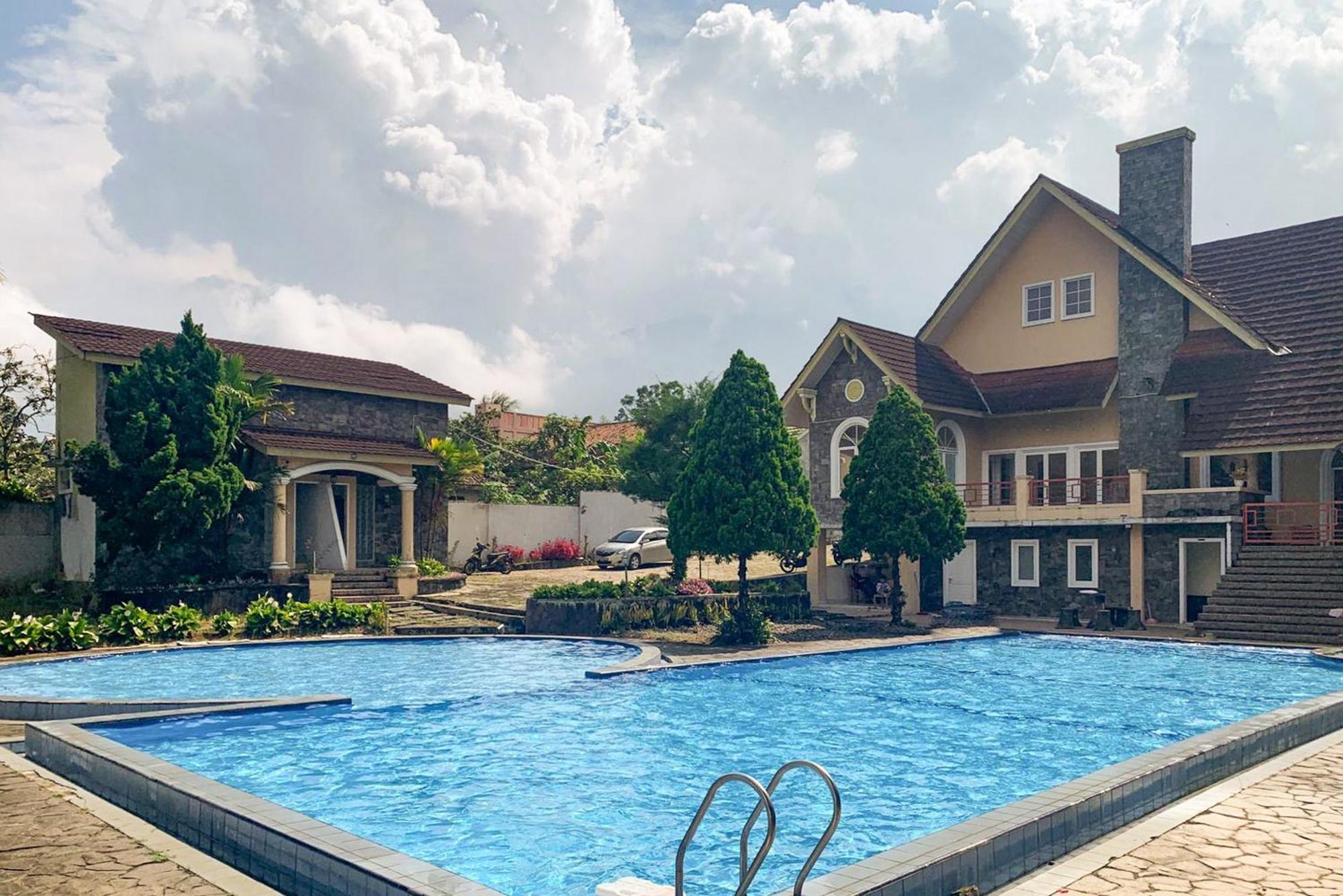 Urbanview Hotel Villa Q Gisting Bandjarnegeri Exterior foto
