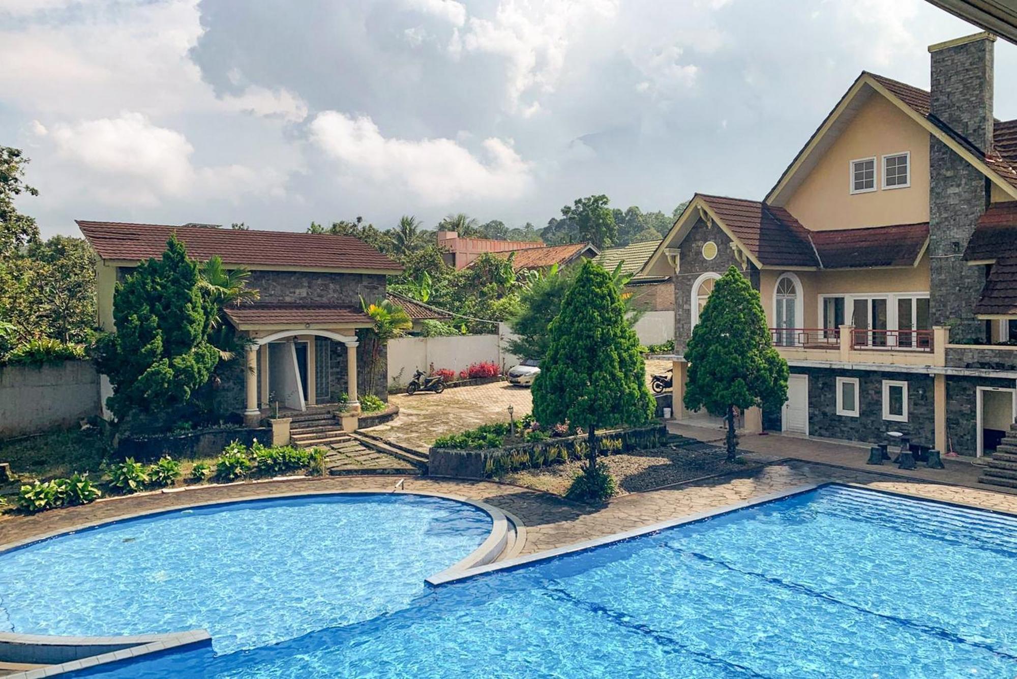 Urbanview Hotel Villa Q Gisting Bandjarnegeri Exterior foto